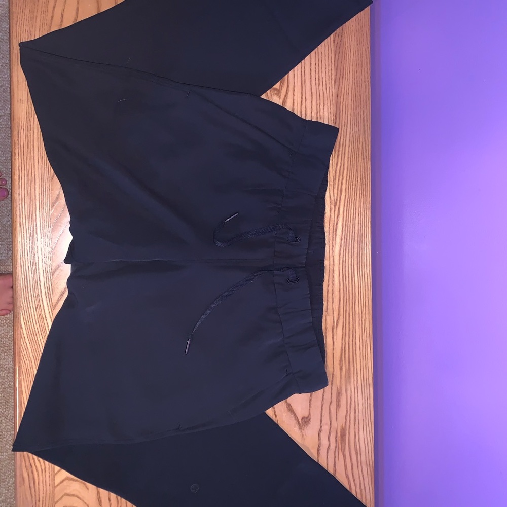 Lululemon On The Fly Woven Pant - size 8